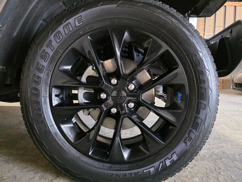 Used 2022 Jeep Wrangler Unlimited Sahara AWD/4WD image 27