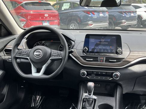 Used 2025 Nissan Altima 2.5 SV AWD/4WD image 23