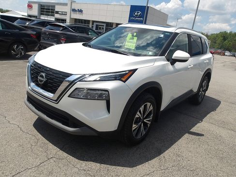 Used 2023 Nissan Rogue SV w/ SV Premium B Package AWD/4WD image 3