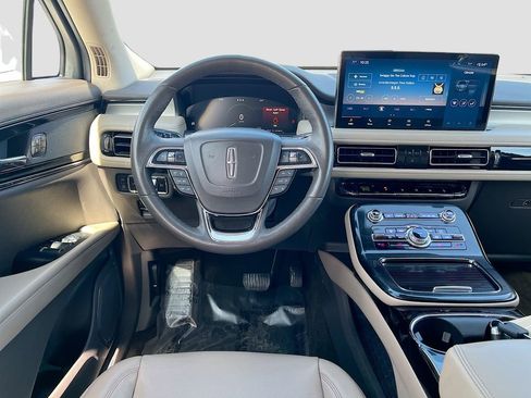 Used 2023 Lincoln Nautilus AWD image 21