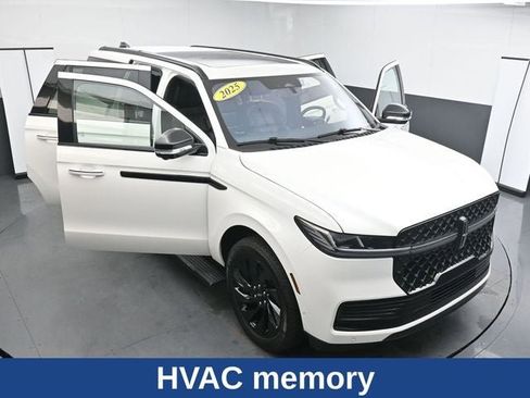 Used 2025 Lincoln Navigator L Reserve w/ Jet Appearance Package image 38