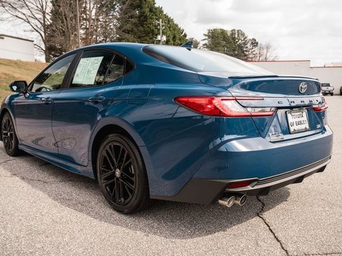 Used 2025 Toyota Camry SE image 5