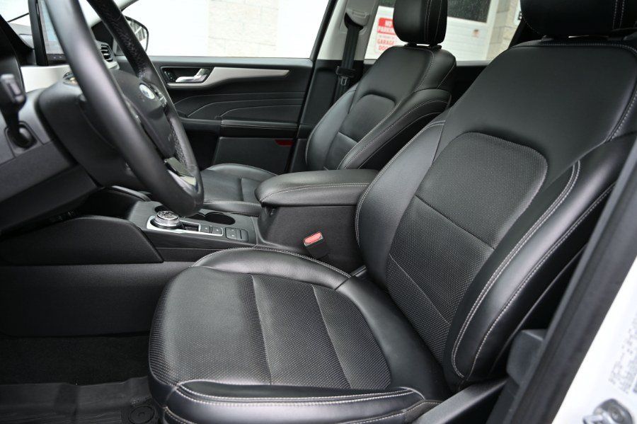 Used 2021 Ford Escape SEL w/ Class II Trailer Tow Package AWD/4WD image 17