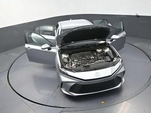 Used 2025 Toyota Camry LE FWD image 39