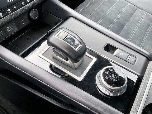 Used 2024 Mitsubishi Outlander SE image 30