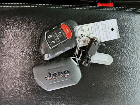 Used 2021 Jeep Gladiator Overland w/ Popular Equipment Package AWD/4WD image 35