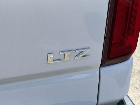 Used 2024 Chevrolet Silverado 2500 LTZ AWD/4WD image 31