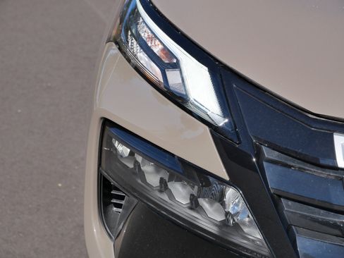 Used 2025 Nissan Rogue SV image 14