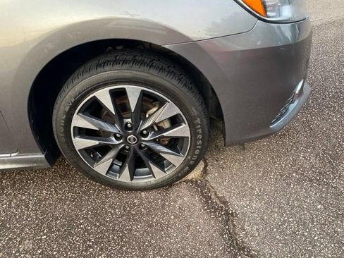 Used 2019 Nissan Sentra SR FWD image 29
