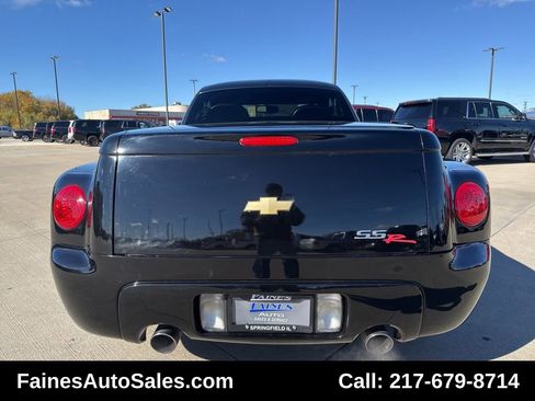 Used 2005 Chevrolet SSR w/ Preferred Equipment Group image 16