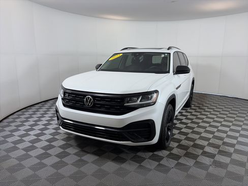 Used 2023 Volkswagen Atlas SEL R-Line image 2