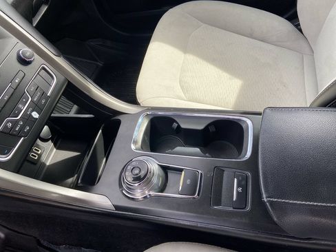 Used 2019 Ford Fusion SE w/ Equipment Group 151A FWD image 18