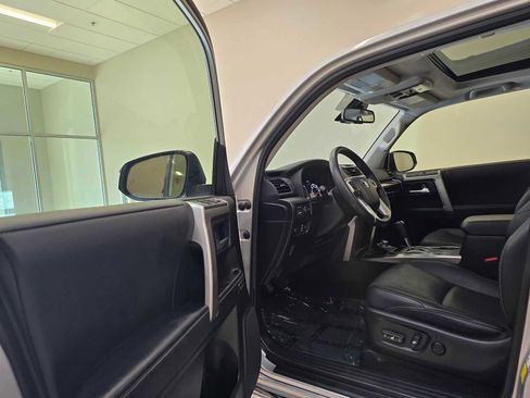 Used 2022 Toyota 4Runner Limited AWD/4WD image 23