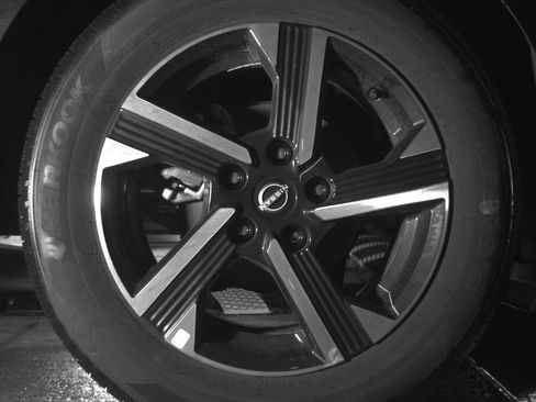 Used 2025 Nissan Sentra SV FWD image 15