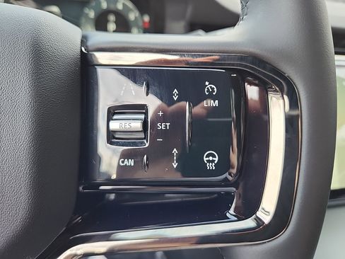 Used 2025 Land Rover Range Rover Evoque S image 20