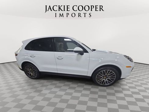 Certified 2022 Porsche Cayenne AWD/4WD image 4