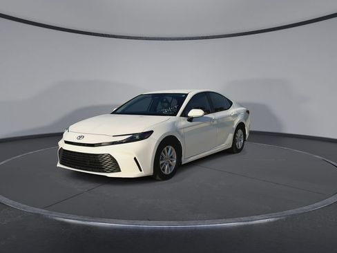 Used 2025 Toyota Camry LE FWD image 4