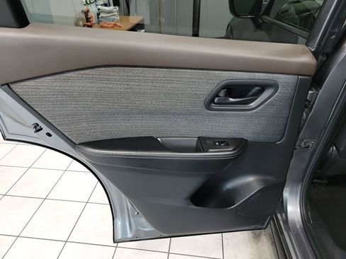 Used 2021 Nissan Rogue S image 33