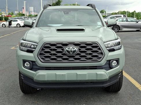 Used 2022 Toyota Tacoma TRD Sport w/ TRD Premium Sport Package AWD/4WD image 2