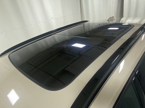 Certified 2025 Volvo XC40 B5 Ultra image 6