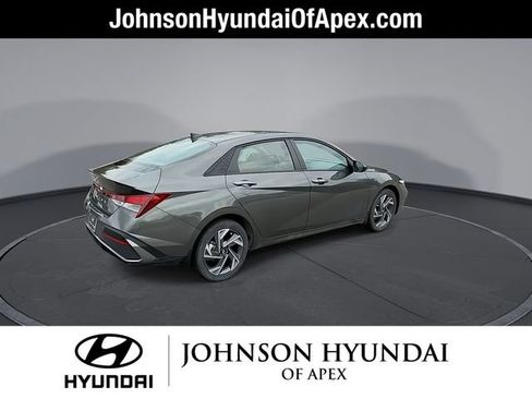 Used 2025 Hyundai Elantra Sport FWD image 9