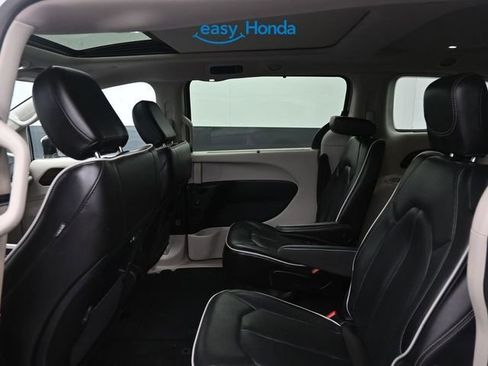 Used 2023 Chrysler Pacifica Limited image 16