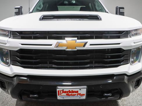 Used 2025 Chevrolet Silverado 2500 Custom w/ Custom Value Package AWD/4WD image 4