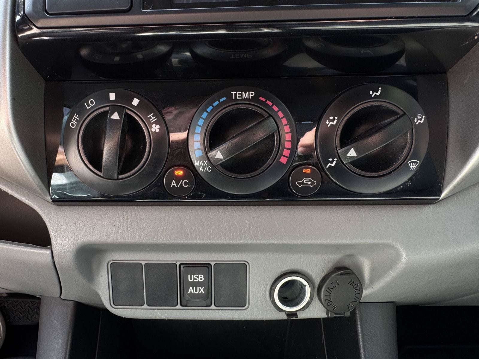 Used 2014 Toyota Tacoma 4x4 Double Cab w/ SR5 Package image 23