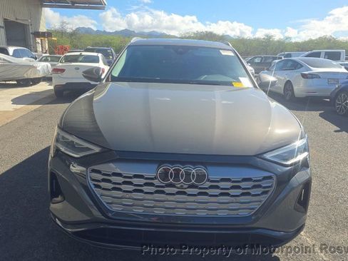 Used 2024 Audi Q8 e-tron Premium image 2