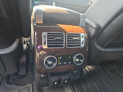 Used 2020 Land Rover Range Rover HSE image 17