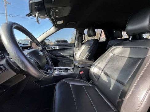 Used 2020 Ford Explorer XLT w/ Equipment Group 202A image 19