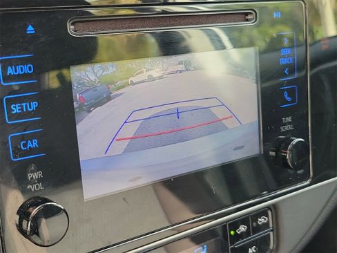 Used 2018 Toyota Corolla LE image 25