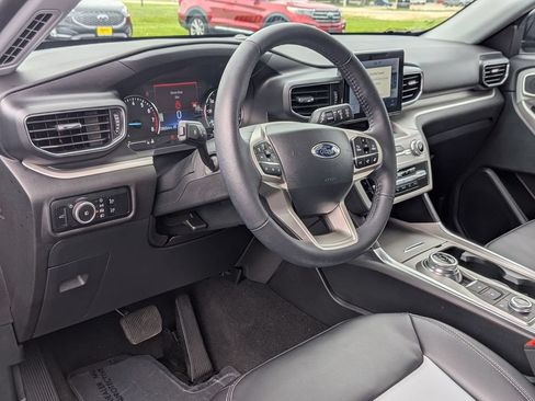 Used 2024 Ford Explorer XLT w/ Equipment Group 202A AWD/4WD image 9