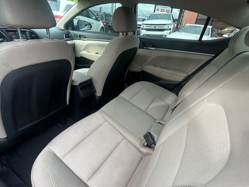 Used 2017 Hyundai Elantra SE w/ SE A/T Tech Package 03 FWD image 10