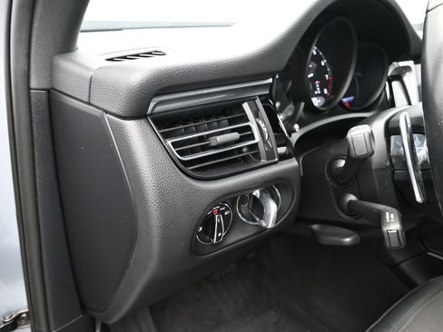 Certified 2022 Porsche Macan AWD/4WD image 15