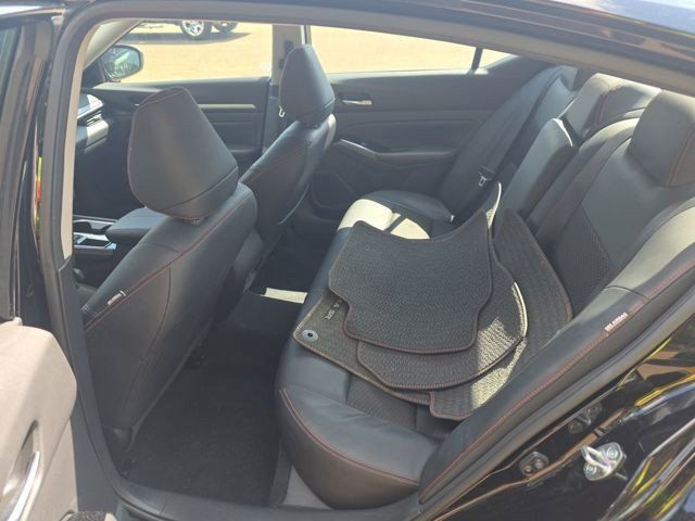 Used 2025 Nissan Altima 2.5 SR FWD image 13