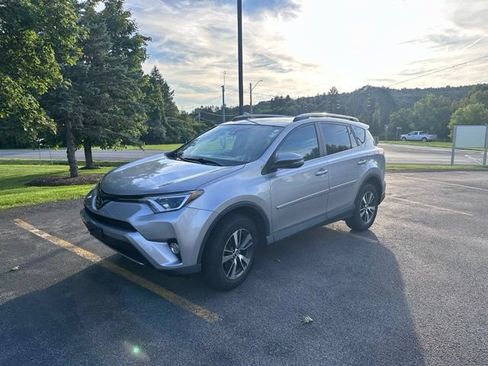 Used 2017 Toyota RAV4 XLE AWD/4WD image 7