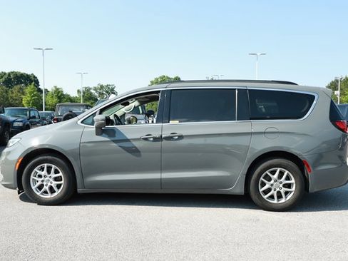 Used 2022 Chrysler Pacifica Touring-L FWD image 5