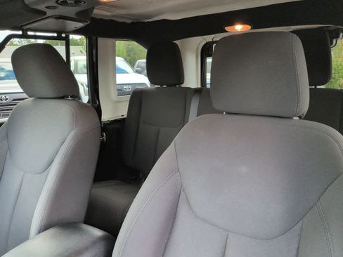Used 2018 Jeep Wrangler Unlimited Sport S AWD/4WD image 8