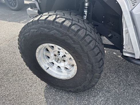 Used 2020 Jeep Gladiator Sport w/ Quick Order Package 24S image 11