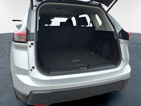 Used 2025 Nissan Rogue SV image 25