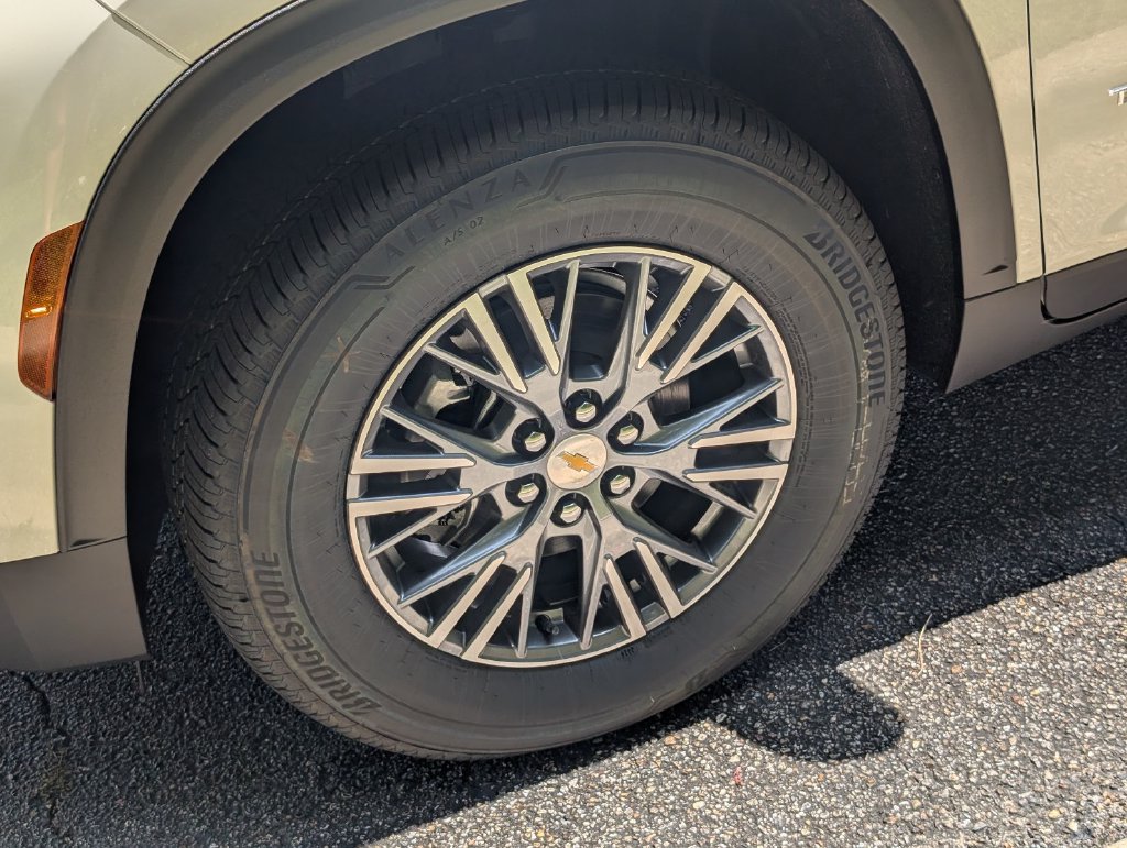 New 2027 Chevrolet Traverse LT FWD image 11