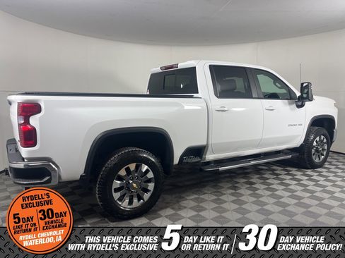 Used 2022 Chevrolet Silverado 2500 LT w/ Convenience Package image 3