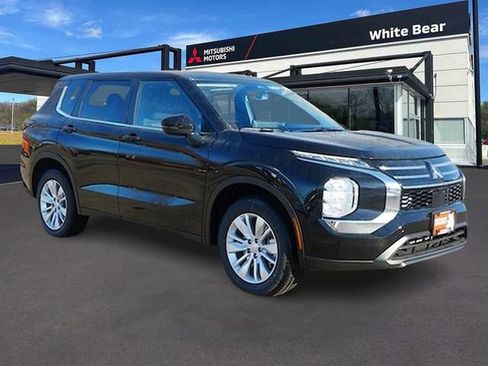 New 2026 Mitsubishi Outlander ES image 1