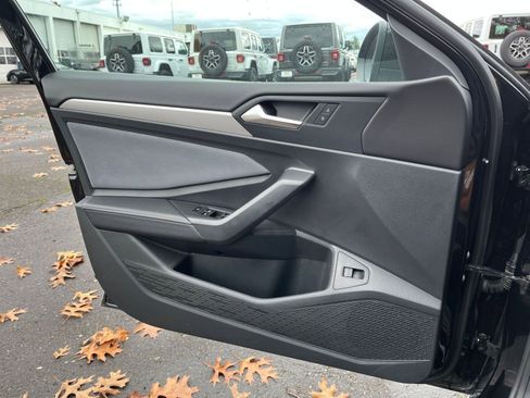 Used 2025 Volkswagen Jetta SE image 20