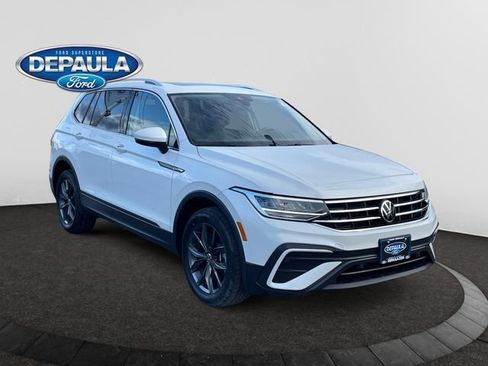 Used 2023 Volkswagen Tiguan SE w/ Panoramic Sunroof Package image 9