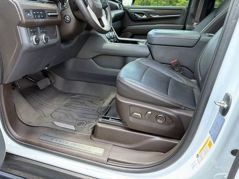Used 2023 GMC Yukon XL Denali AWD/4WD image 9