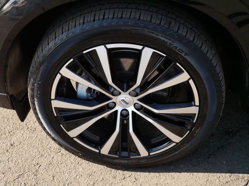 Used 2025 Volvo XC60 B5 Plus image 15