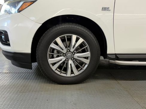 Used 2018 Nissan Pathfinder SV AWD/4WD image 13