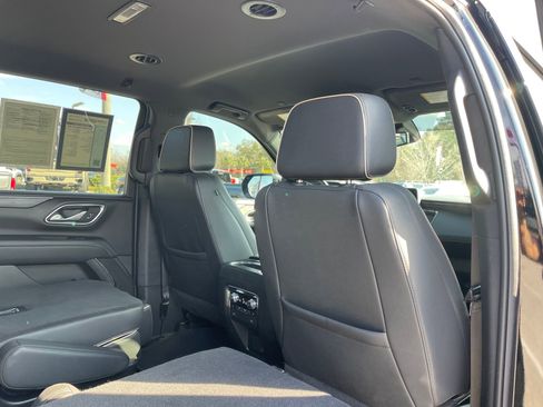 Used 2024 GMC Yukon XL SLT w/ SLT Luxury Package image 26